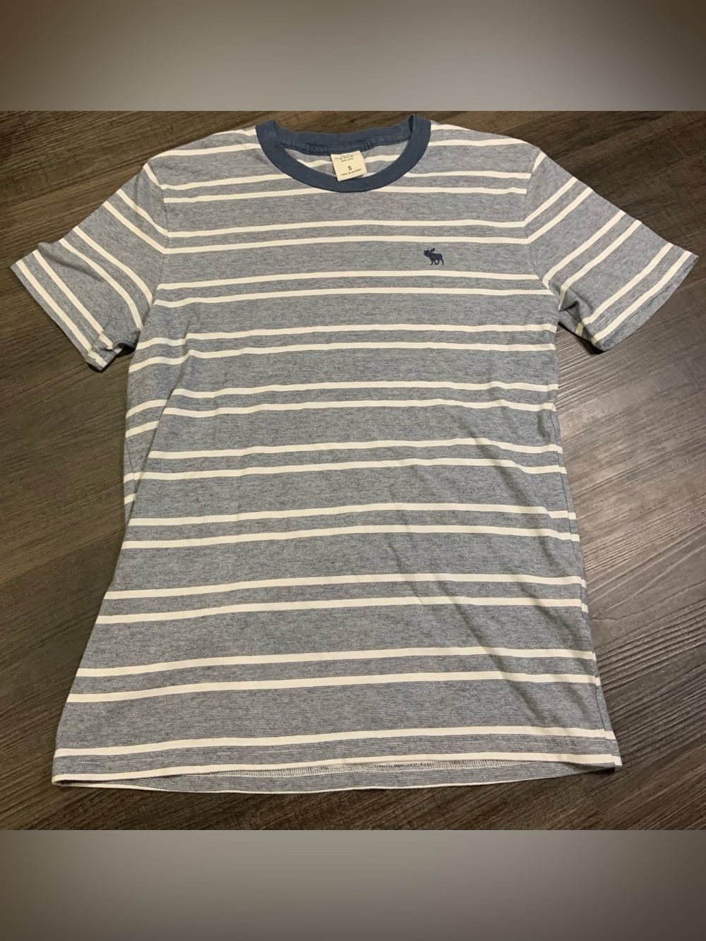 Abercrombie & Fitch Blue and White Striped Crew Tee